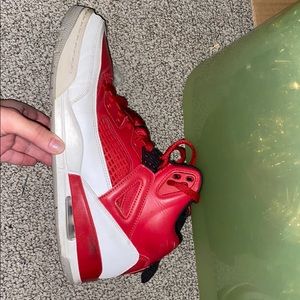 Used Jordan Spikize gym red